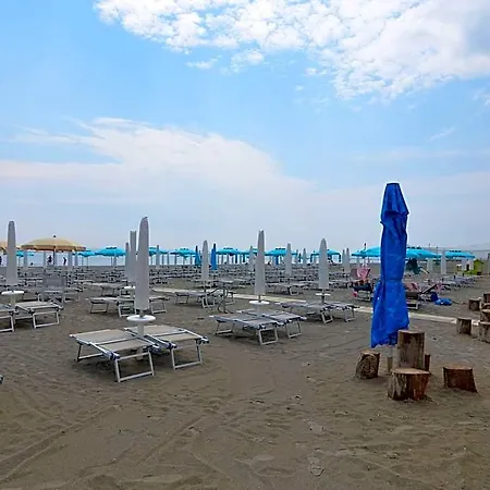 Mobile In Near Natural Park Lido di Dante